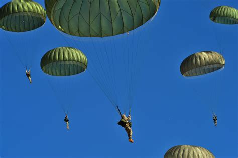 airborne paratroopers 82nd