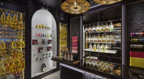 guerlain perfumery lvmh parfums parfum parfumerie unveils flacons parfumeur luxe multicolores dedicata apre profumiera perfumes saint lmvh georgiapapadon honoré