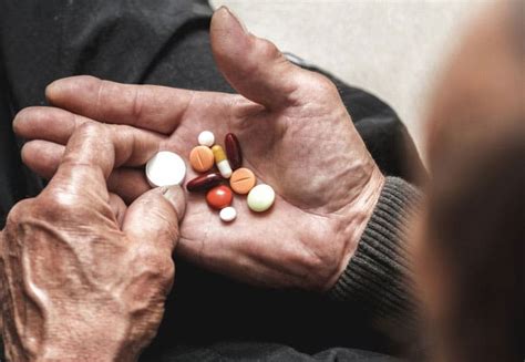 antibiotics elderly associated sepsis reduced patients risk early use